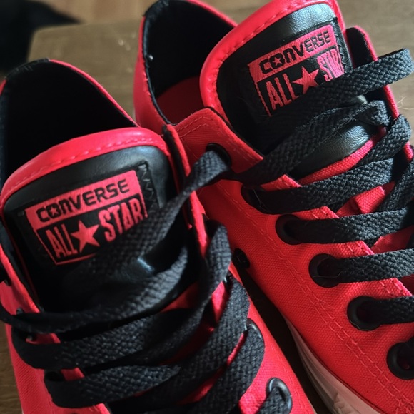 Converse - Picture 2 of 6